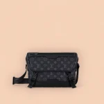 LV Messenger Voyager PM Monogram 黑色 郵差包-M12517