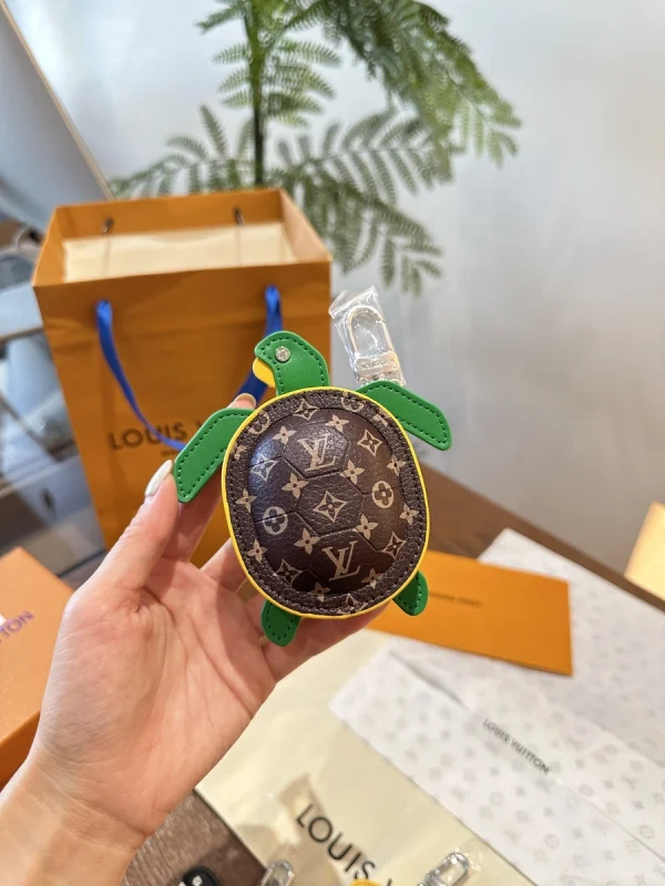 LV Turtle Pouch吊飾-M01471：圖片 5