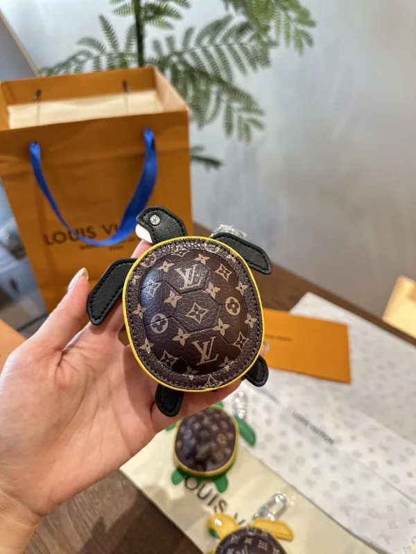 LV Turtle Pouch吊飾-M01471：圖片 4