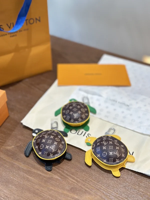 LV Turtle Pouch吊飾-M01471：圖片 2