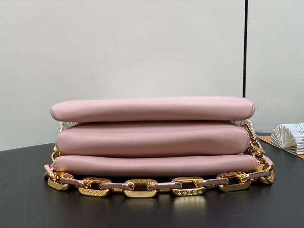 LV Coussin PM 鏈條 手拿-M11726：圖片 13