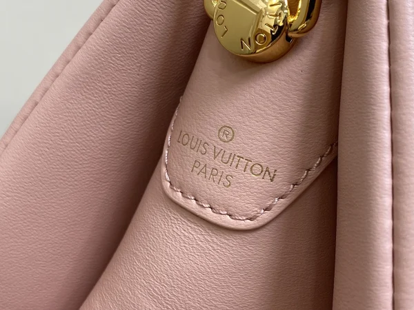 LV Coussin PM 鏈條 手拿-M11726：圖片 10