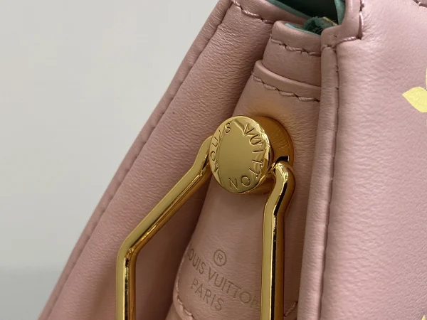 LV Coussin PM 鏈條 手拿-M11726：圖片 9