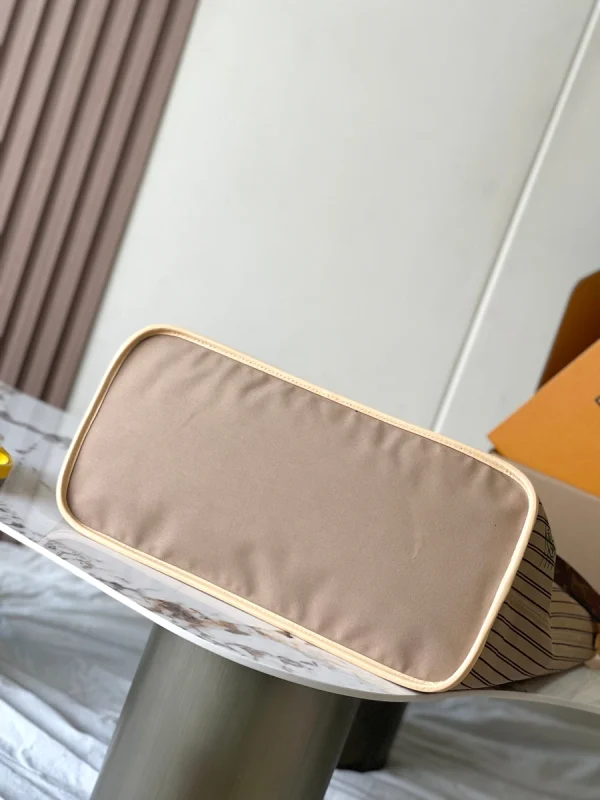 LV新款雙面設計Neverfull Bandoulière Inside Out GM Monogram包包-M11948：圖片 18
