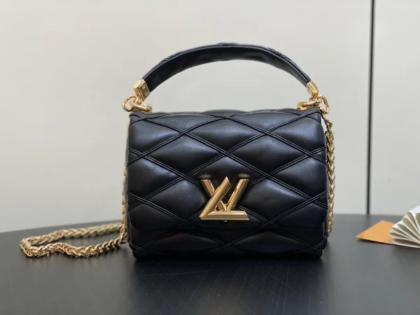 LV 2024 秋冬時裝秀系列GO-14 PM Malletage 斜挎鏈條包-M12004：圖片 11