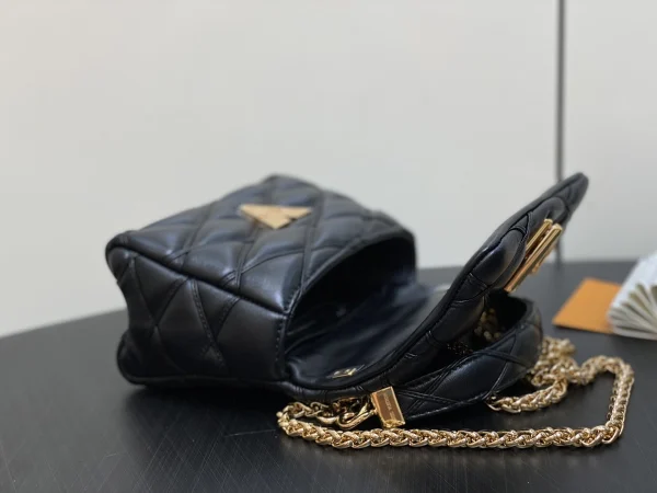 LV 2024 秋冬時裝秀系列GO-14 PM Malletage 斜挎鏈條包-M12004：圖片 20