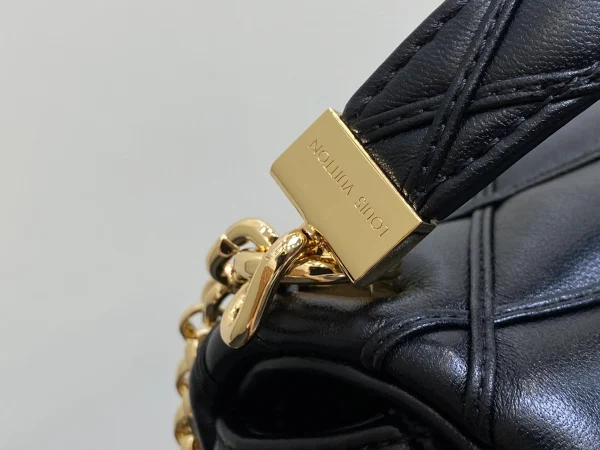 LV 2024 秋冬時裝秀系列GO-14 PM Malletage 斜挎鏈條包-M12004：圖片 17