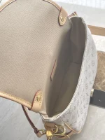 LV 2024 秋冬時裝秀系列Saumur BB Mastic Cream色 斜揹包-M12327：圖片 10
