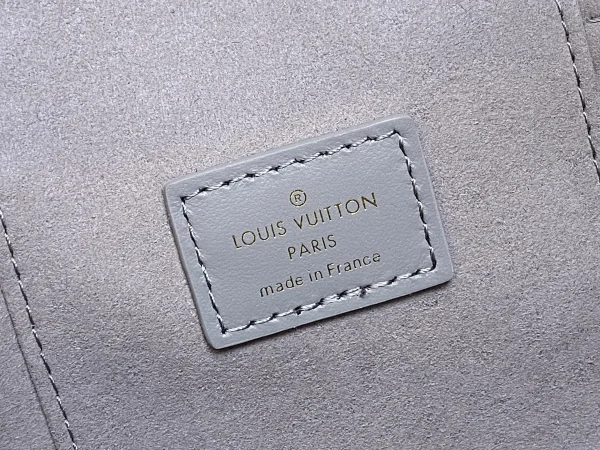 LV 2024 秋冬時裝秀系列Vanity Chain Pouch 化妝盒 化妝袋-M12427：圖片 19