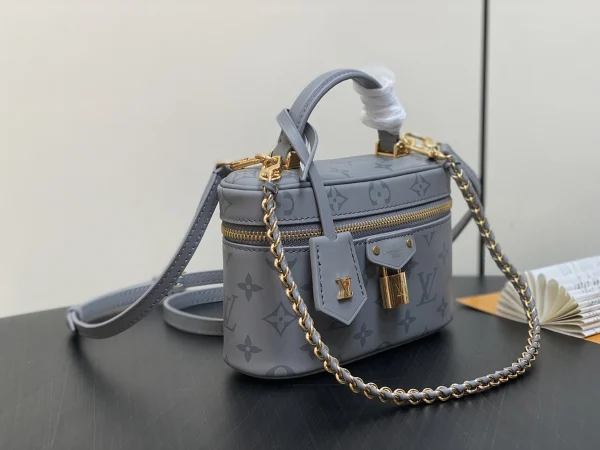 LV 2024 秋冬時裝秀系列Vanity Chain Pouch 化妝盒 化妝袋-M12427：圖片 9