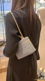 LV 2024 秋冬時裝秀系列Vanity Chain Pouch 化妝盒 化妝袋-M12427：圖片 7