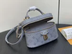 LV 2024 秋冬時裝秀系列Vanity Chain Pouch 化妝盒 化妝袋-M12427：圖片 18
