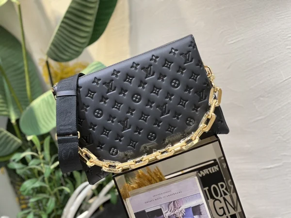 LV Coussin MM Edge 鏈帶 手拿包-M21264：圖片 3