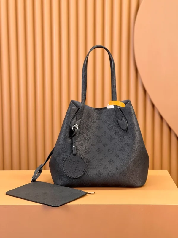 LV Blossom MM 黑色Mahina小牛皮 打孔通花 手提包-M21851：圖片 5