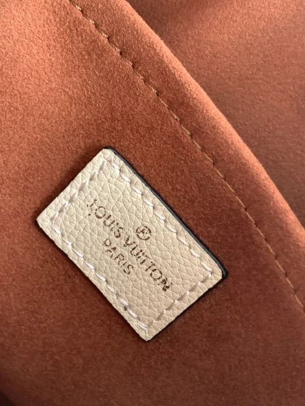 LV Hand It All PM Mahina小牛皮 鏈條包 斜揹包-M24255：圖片 6