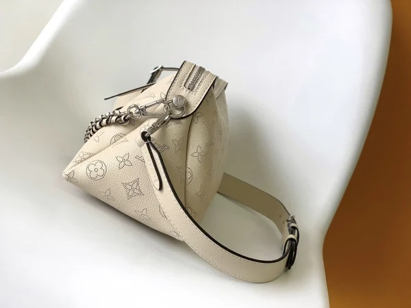 LV Hand It All PM Mahina小牛皮 鏈條包 斜揹包-M24255：圖片 5