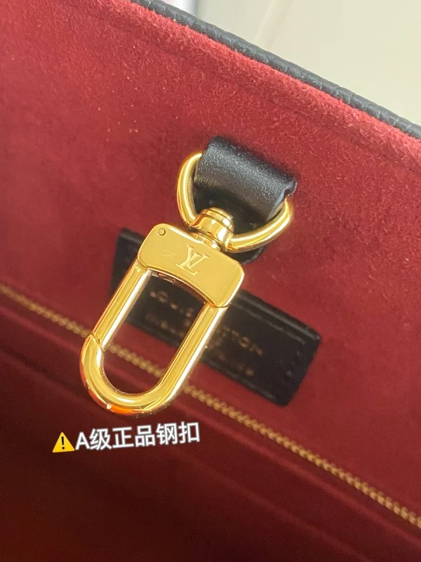 LV OnTheGo GM Monogram epi 義大利牛皮手腕托特包-M45945：圖片 11