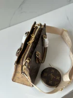 LV OnTheGo East West Monogram手提包 肩帶托特包-M46653：圖片 4