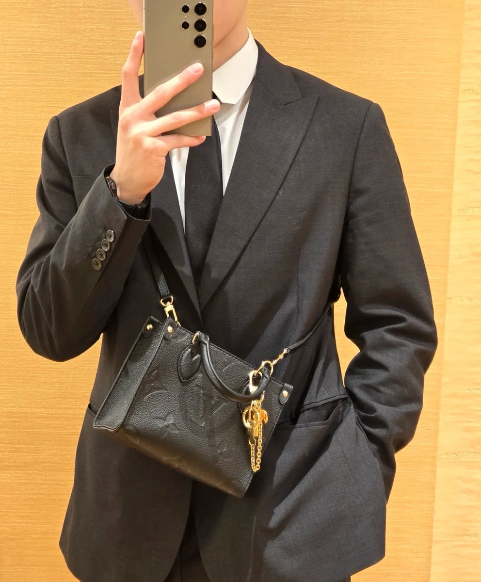 LV OnTheGo BB Monogram EPI 托特包購物包包-M46993 2 LV OnTheGo BB Monogram EPI 托特包購物包包-M46993