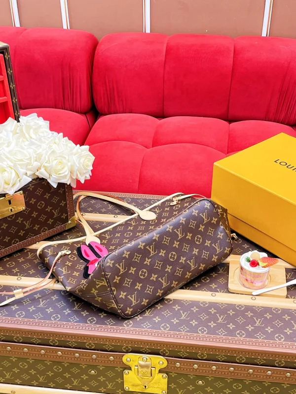LV Neverfull PM Monogram 兔子貼章  購物托特包包-M47200：圖片 10
