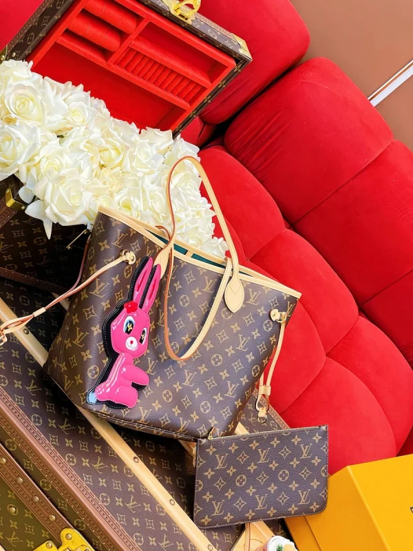 LV Neverfull PM Monogram 兔子貼章  購物托特包包-M47200：圖片 7