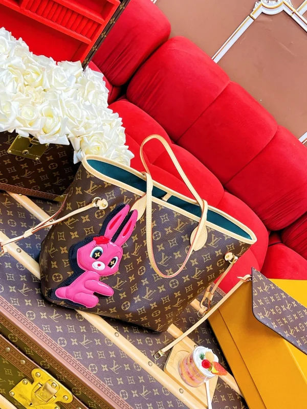 LV Neverfull PM Monogram 兔子貼章  購物托特包包-M47200：圖片 9