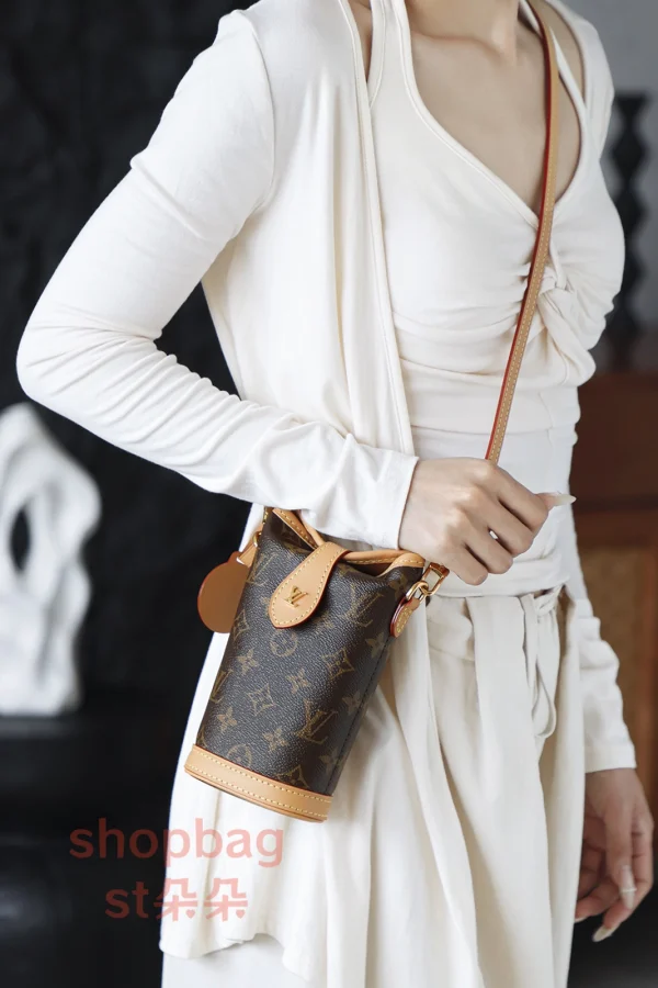 高仿 LV Fold Me Pouch Monogram 隨身包-M80874：圖片 28