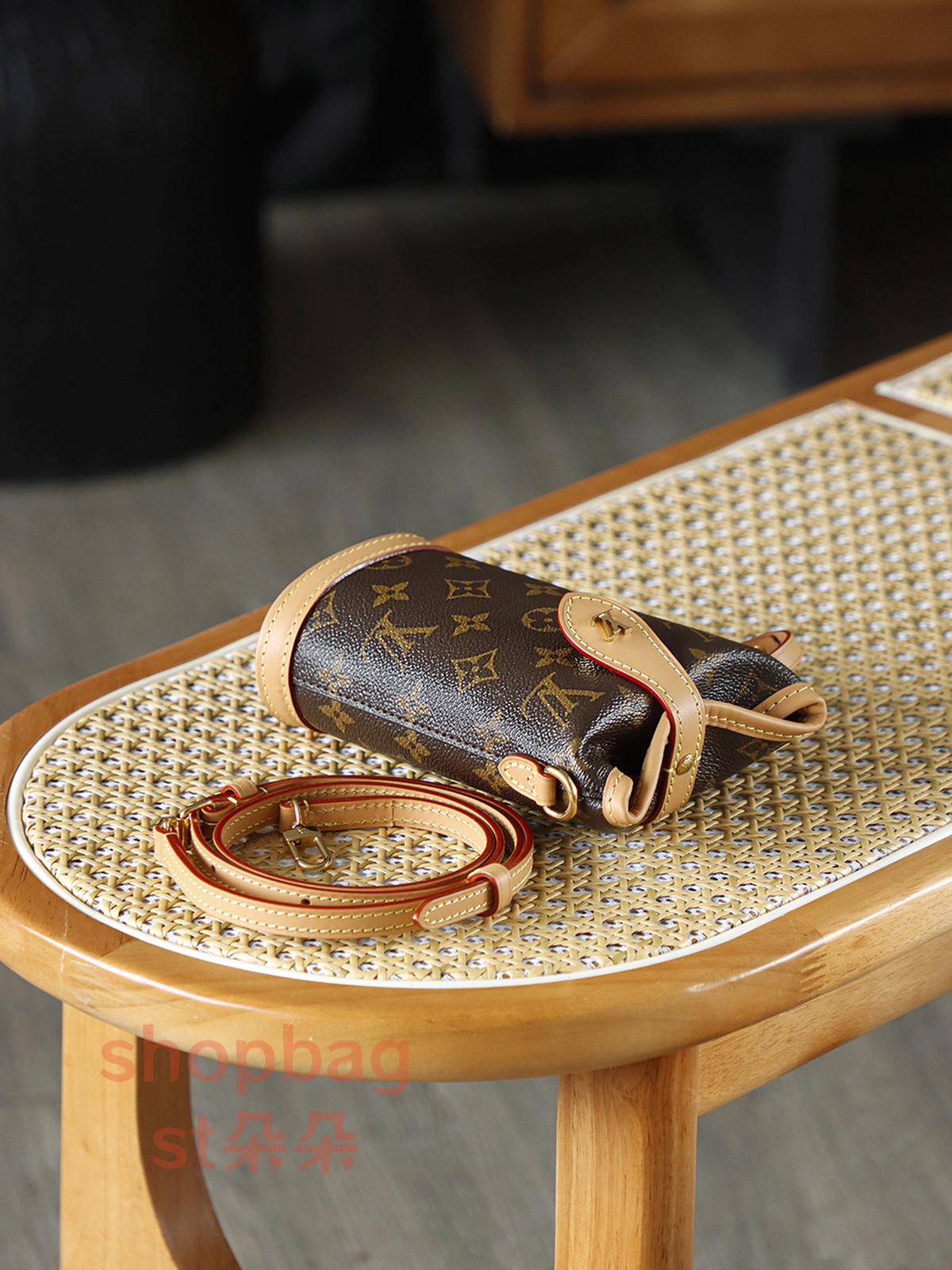 高仿 LV Fold Me Pouch Monogram 隨身包-M80874 9 高仿 高仿精品LV官網 Fold Me Pouch Monogram 隨身包-M80874 實拍照片