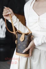 高仿 LV Fold Me Pouch Monogram 隨身包-M80874：圖片 27