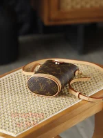 高仿 LV Fold Me Pouch Monogram 隨身包-M80874：圖片 9