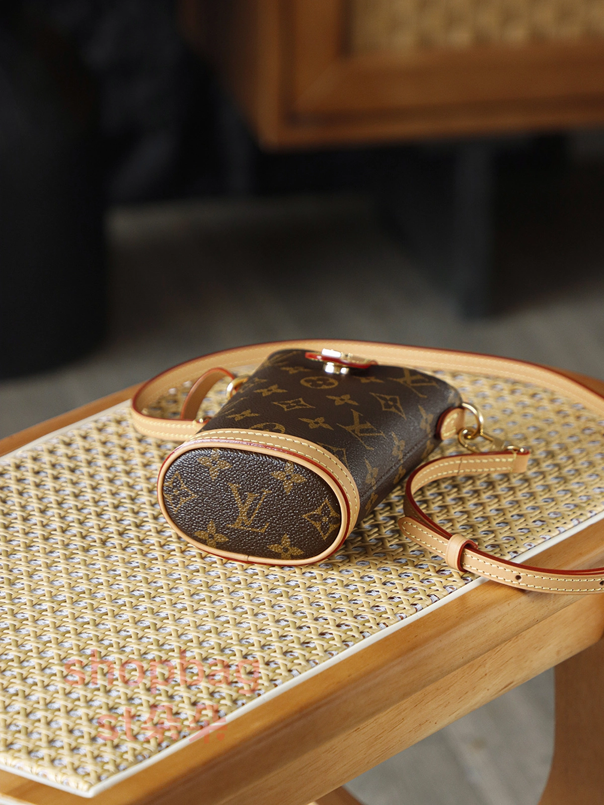 高仿 LV Fold Me Pouch Monogram 隨身包-M80874 8 高仿 高仿精品LV官網 Fold Me Pouch Monogram 隨身包-M80874 實拍照片