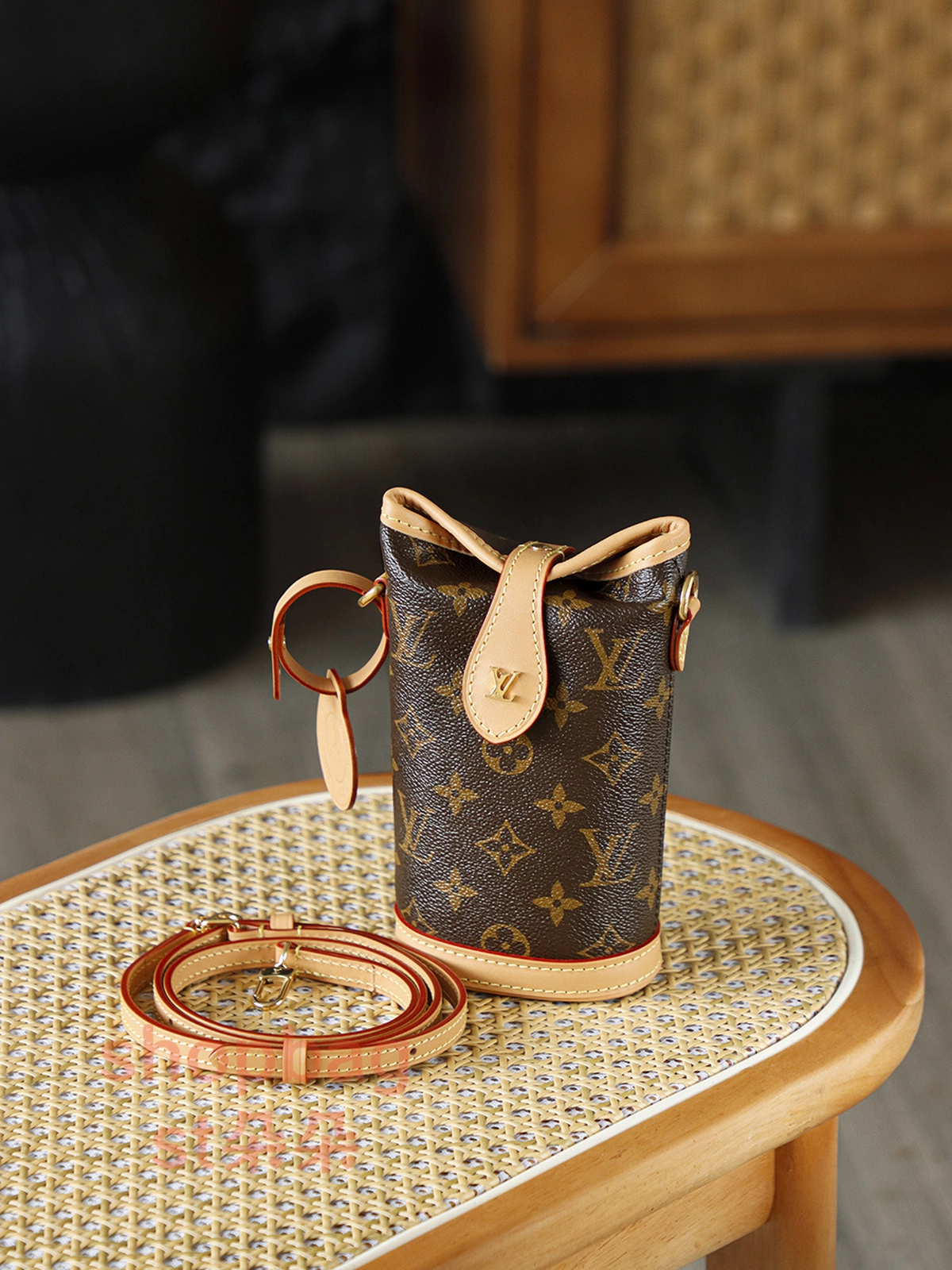 高仿 LV Fold Me Pouch Monogram 隨身包-M80874 7 高仿 高仿精品LV官網 Fold Me Pouch Monogram 隨身包-M80874 實拍照片