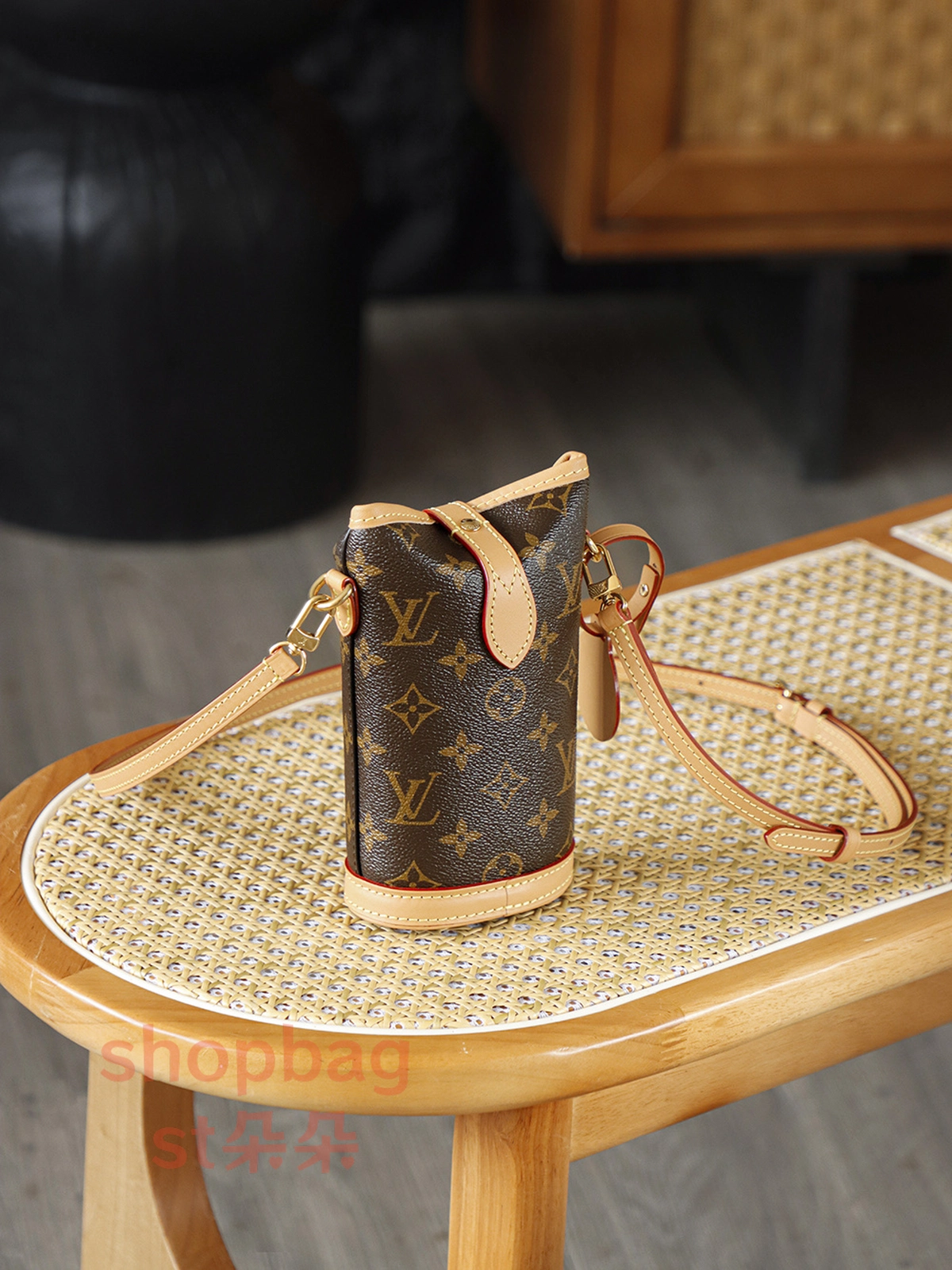 高仿 LV Fold Me Pouch Monogram 隨身包-M80874 6 高仿 高仿精品LV官網 Fold Me Pouch Monogram 隨身包-M80874 實拍照片