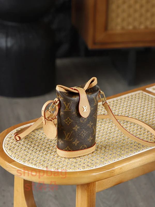 高仿 LV Fold Me Pouch Monogram 隨身包-M80874：圖片 5