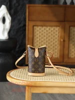高仿 LV Fold Me Pouch Monogram 隨身包-M80874：圖片 4