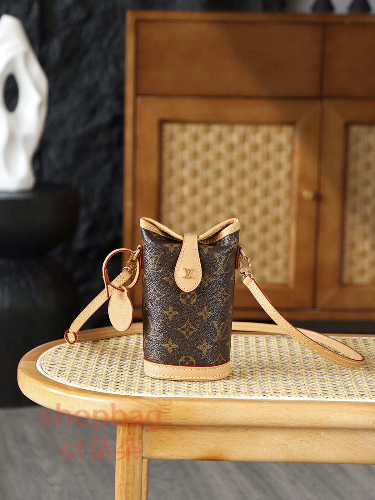 高仿 LV Fold Me Pouch Monogram 隨身包-M80874 1 高仿 高仿精品LV官網 Fold Me Pouch Monogram 隨身包-M80874 實拍照片