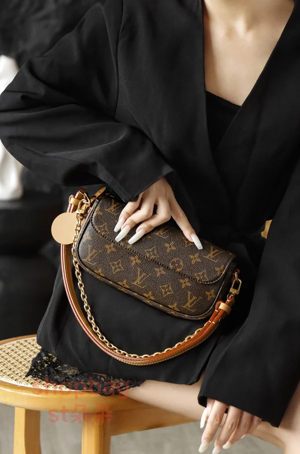 高仿精品 LV Wallet on Chain Ivy Monogram 鏈條麻將包包-M81911：圖片 26