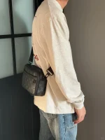 LV Alpha 黑色壓花男士郵差包-M46955：圖片 3