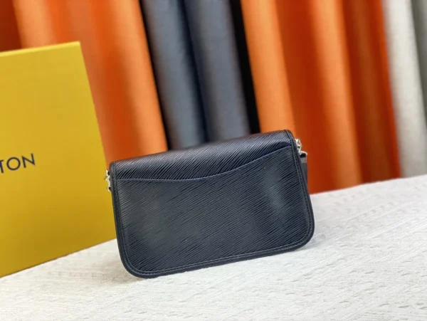 LV Buci Epi 斜背袋-M59386：圖片 5