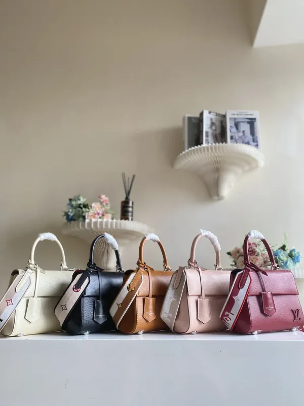 LV Cluny Mini EPI 提花肩帶包包-M58931：圖片 11