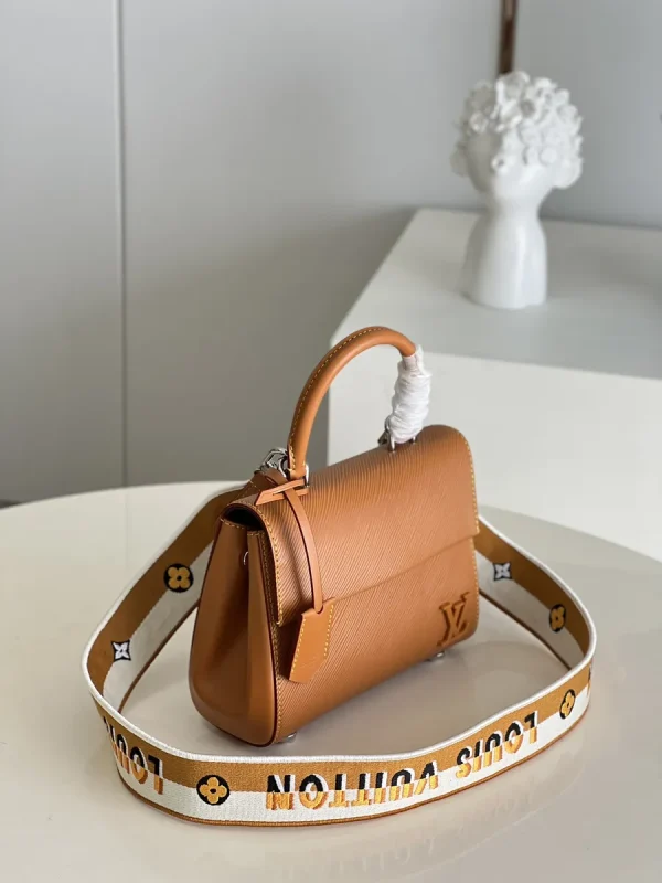 LV Cluny Mini EPI 提花肩帶包包-M58931：圖片 3