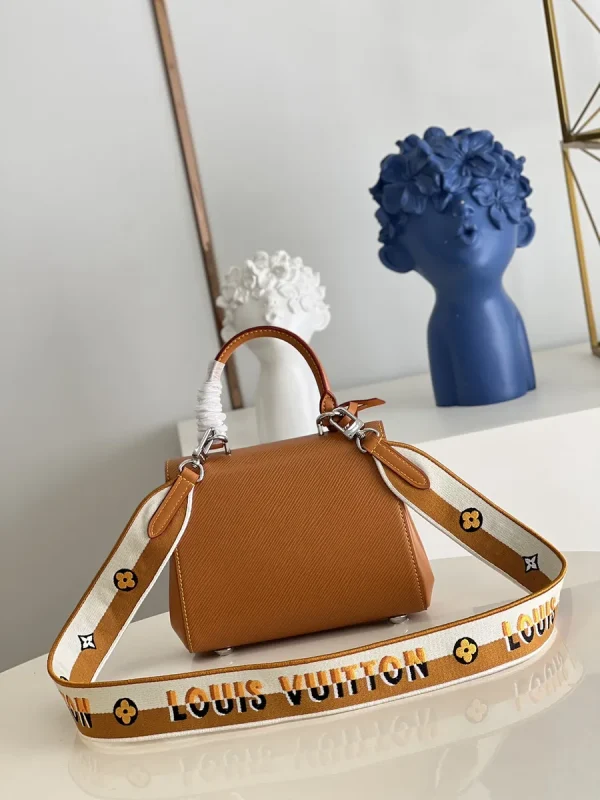 LV Cluny Mini EPI 提花肩帶包包-M58931：圖片 5