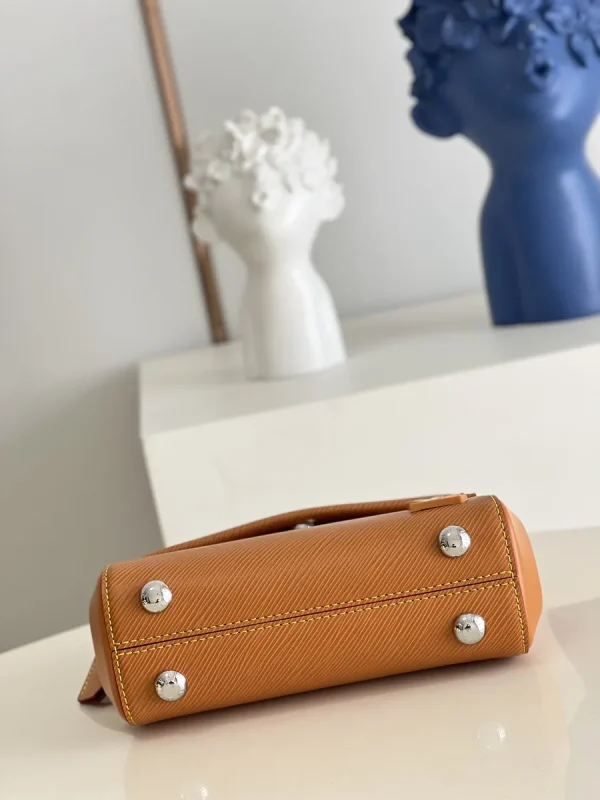 LV Cluny Mini EPI 提花肩帶包包-M58931：圖片 7