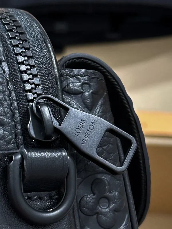 LV S Lock 男士壓花郵差包-M58489：圖片 22