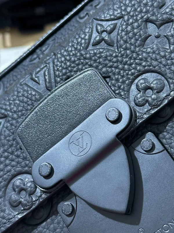 LV S Lock 男士壓花郵差包-M58489：圖片 21