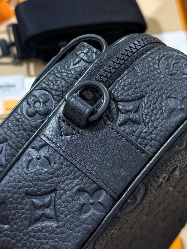 LV S Lock 男士壓花郵差包-M58489：圖片 18