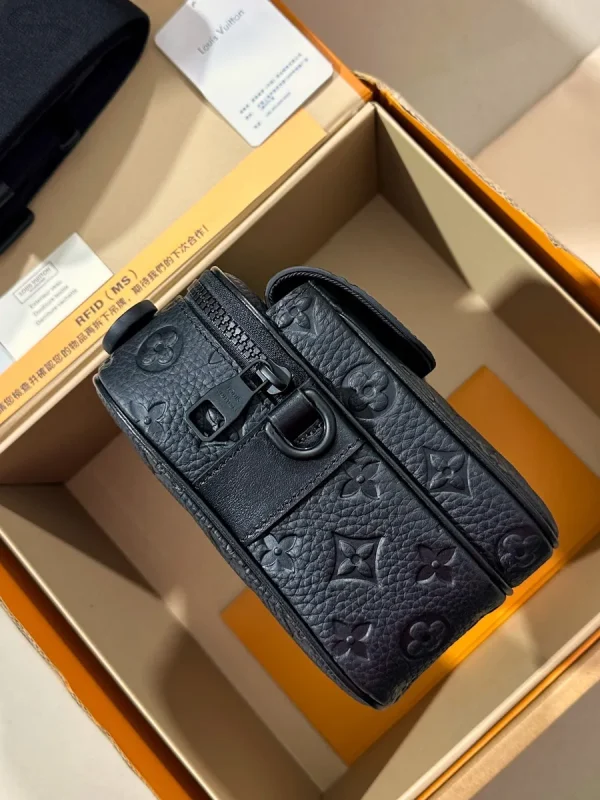 LV S Lock 男士壓花郵差包-M58489：圖片 8