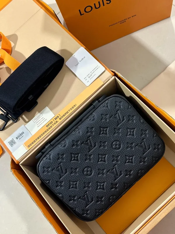 LV S Lock 男士壓花郵差包-M58489：圖片 13