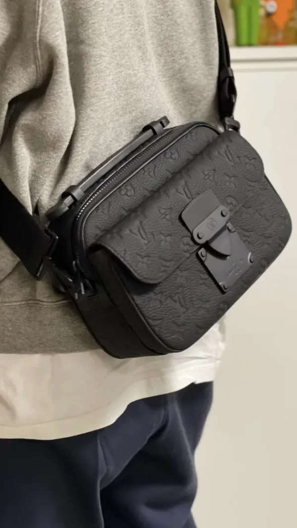 LV S Lock 男士壓花郵差包-M58489：圖片 4