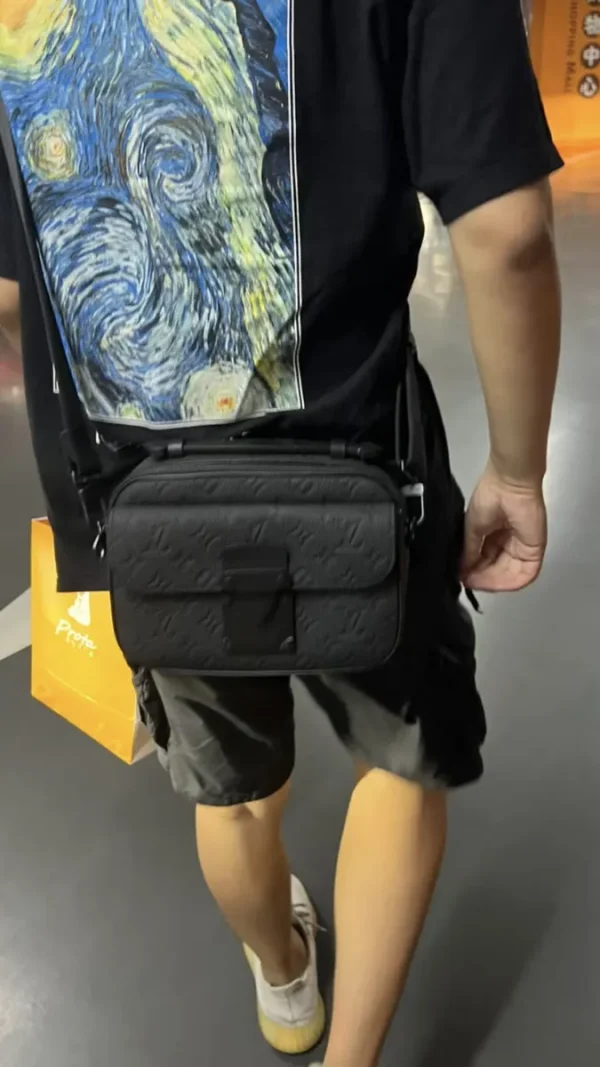 LV S Lock 男士壓花郵差包-M58489：圖片 3